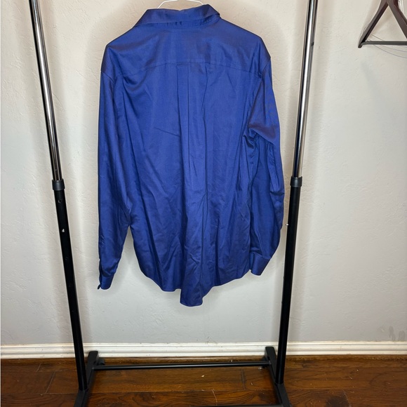 Casual Blue Button Down Shirt with Classic Collar - Picture 2 of 4